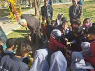کاشت نهال توسط شهردار و مسئولین در روز درختکاری